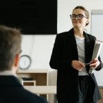 Nauka na własnych zasadach: jak dorośli przejmują ster nad rozwojem i osiągają więcej