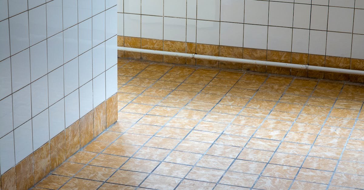 Nie ryzykuj przecieków: kiedy wykonać hydroizolację pod płytki