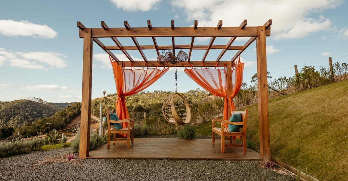 Pergola na lata: aluminium czy drewno? Sprawdź, co naprawdę się opłaca